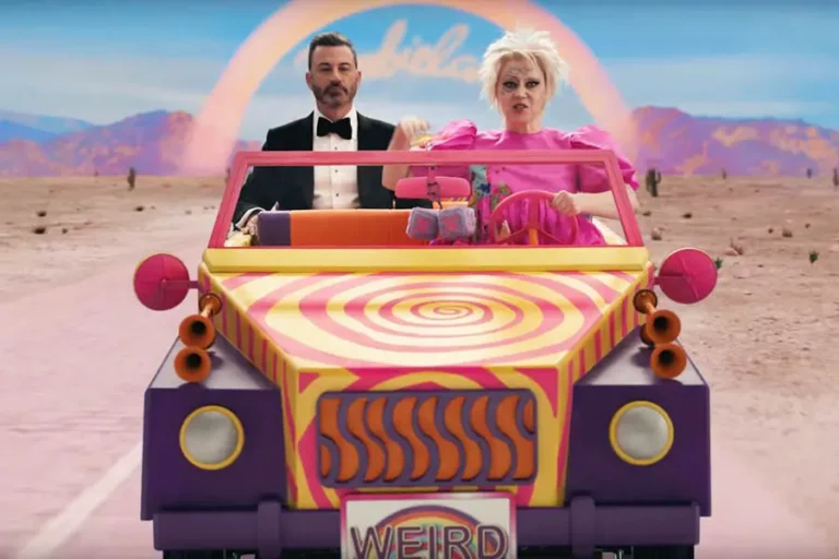 Oscar 2024: Jimmy Kimmel e Weird Barbie in viaggio verso Hollywood