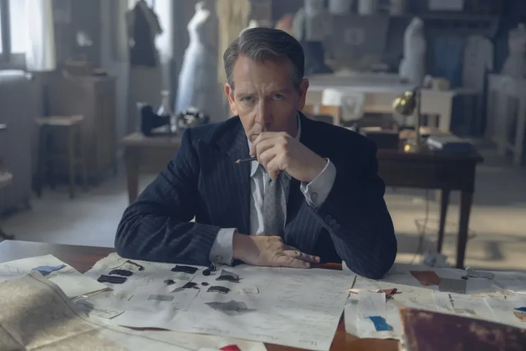 The New Look, recensione della serie Apple TV+ con Ben Mendelsohn