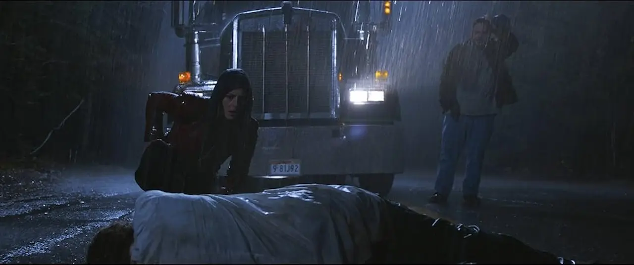 Pat Thornton e Kaya Scodelario in Resident Evil Welcome to Raccoon City