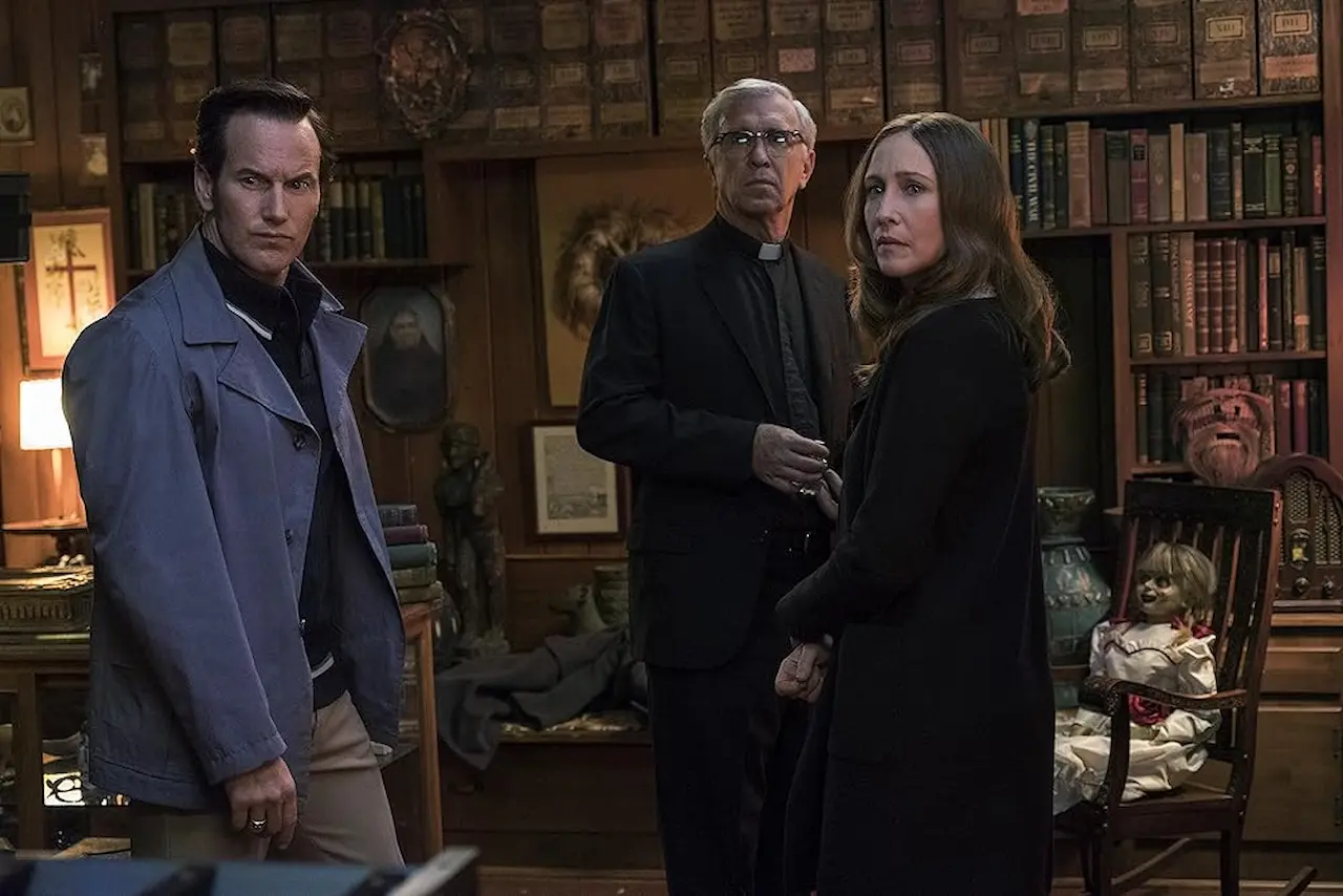 Steve Coulter, Vera Farmiga e Patrick Wilson in Annabelle 3