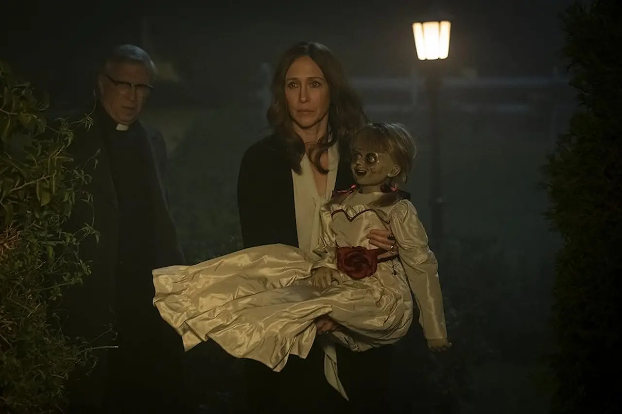 Steve Coulter e Vera Farmiga in Annabelle 3