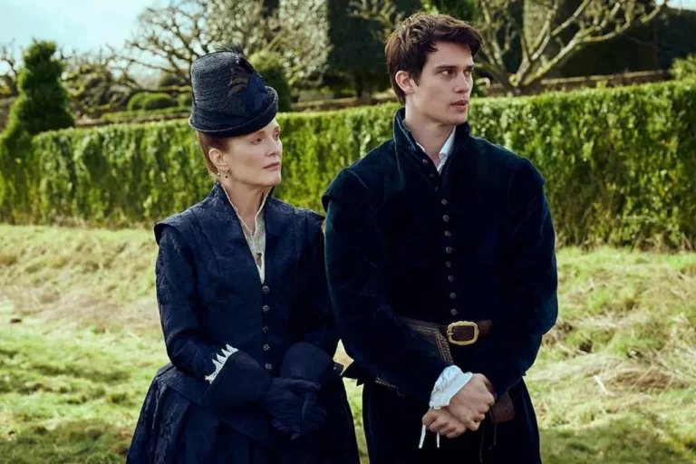 Mary & George: recensione della miniserie con Julianne Moore
