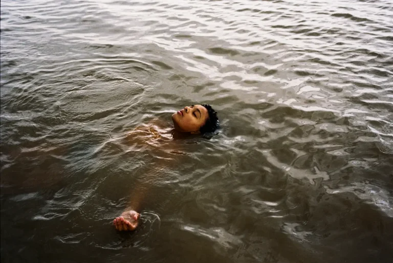 Bird: il trailer del film di Andrea Arnold, dall’8 maggio al cinema