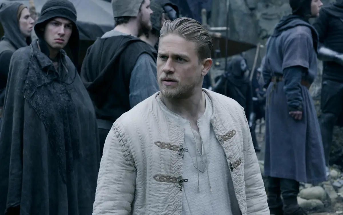 Charlie Hunnam in King Arthur - Il potere della spada (