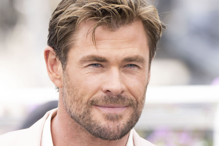 Thor vs. Scarlet Witch: Chris Hemsworth mette fine al dibattito su quale Avenger sia il più potente Thor vs. Scarlet Witch: Chris Hemsworth mette fine al dibattito su quale Avenger sia il più potente