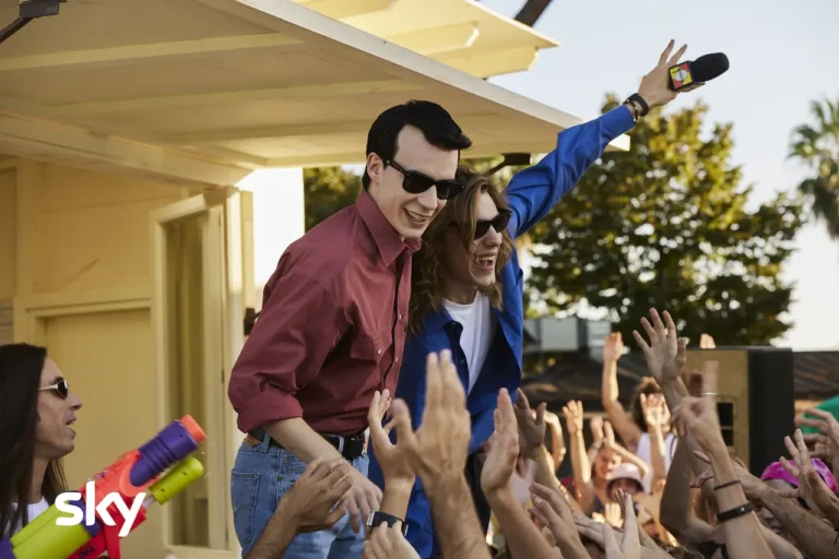 Hanno ucciso l’Uomo Ragno – La leggendaria storia degli 883, foto e teaser della serie di Sydney Sibilia