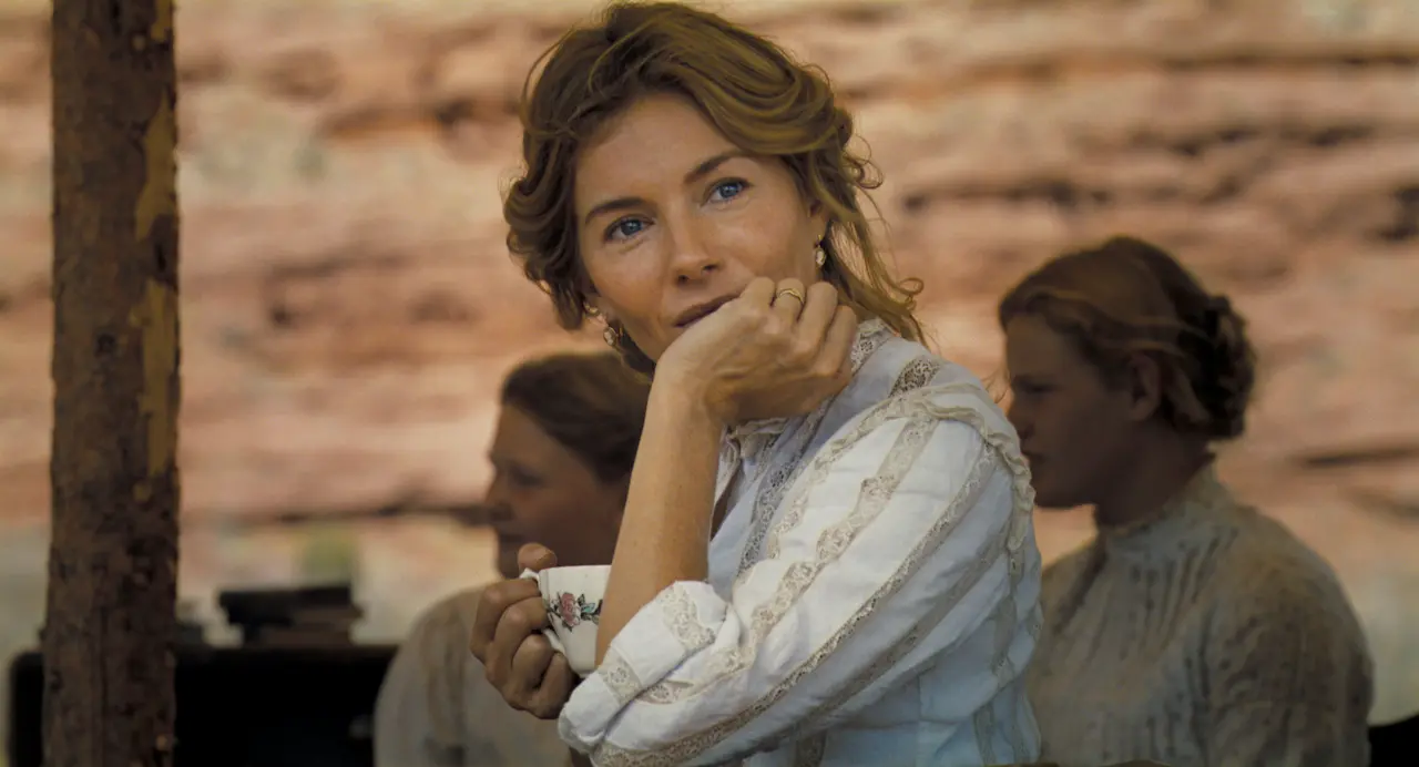 Horizon An American Saga Sienna Miller