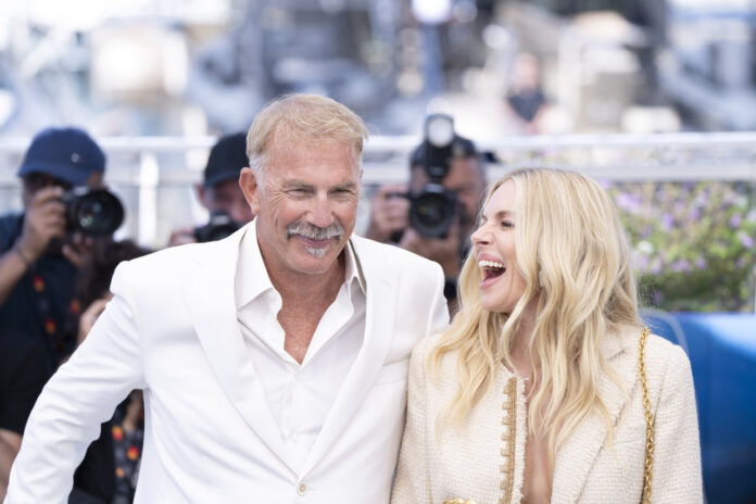 Kevin Costner e Sienna Miller