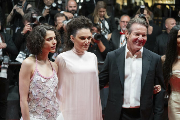 Margaret Qualley, Coralie Fargeat e Dennis Quaid