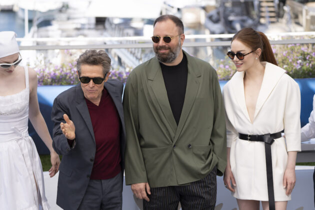 Willem Dafoe, Yorgos Lanthimos e Emma Stone