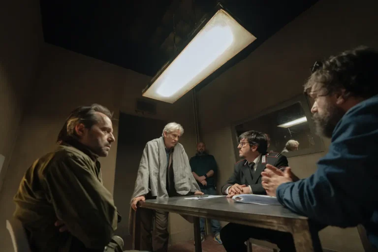 Estranei: al via le riprese della nuova serie crime diretta da Cosimo Alemà