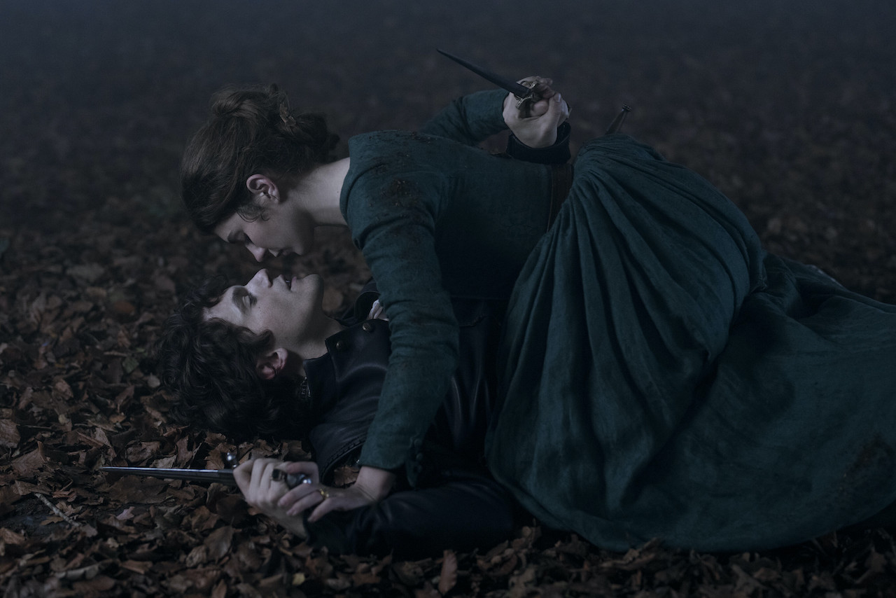 Emily Bader e Edward Bluemel in My Lady Jane