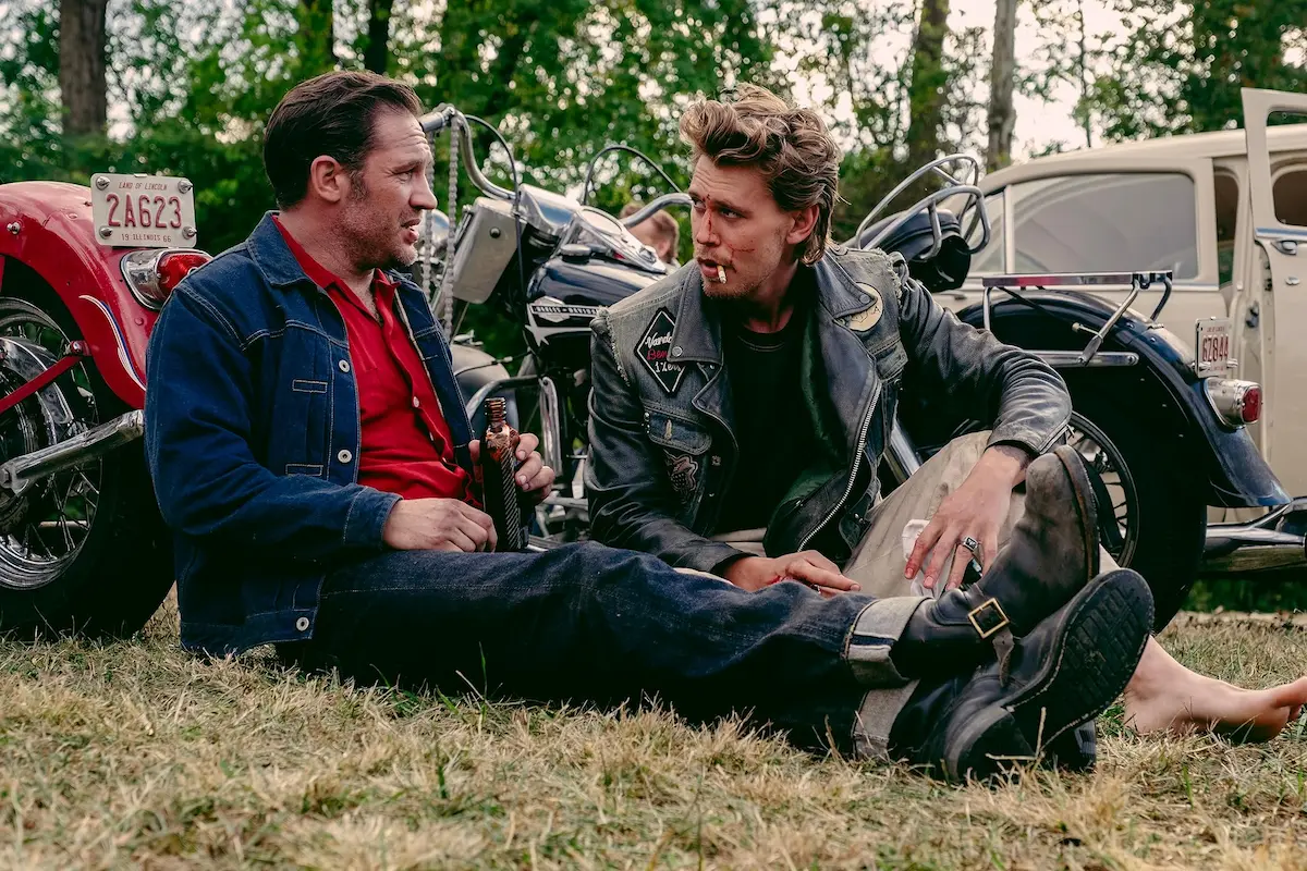 Tom Hardy e Austin Butler in The Bikeriders (2023)