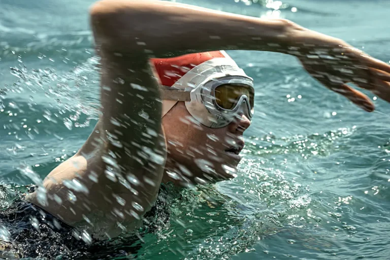 Young Woman and the Sea, recensione del film con Daisy Ridley