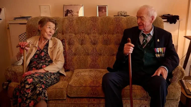 Fuga in Normandia, la recensione del film con Michael Caine e Glenda Jackson