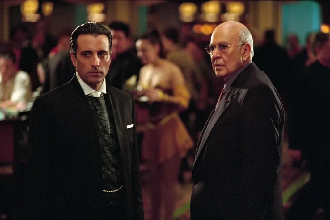 Andy Garcia e Carl Reiner in Ocean's Eleven - Fate il vostro gioco