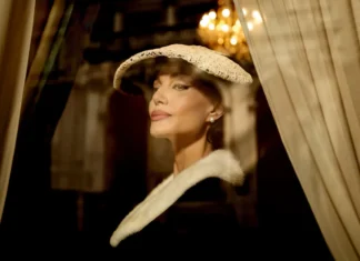 Angelina Jolie in Maria
