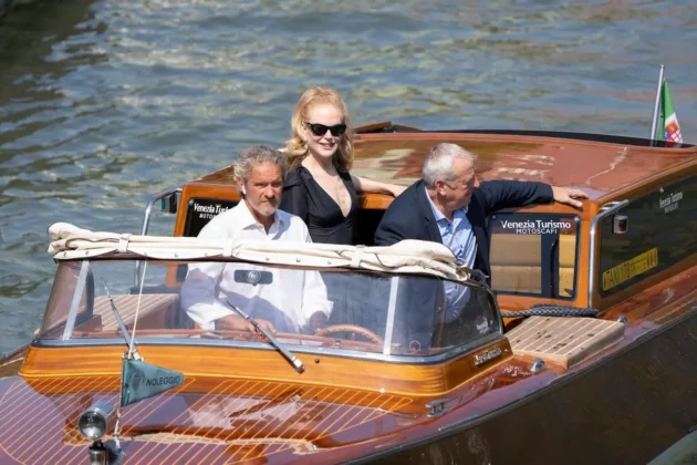 Nicole Kidman arriva al Lido