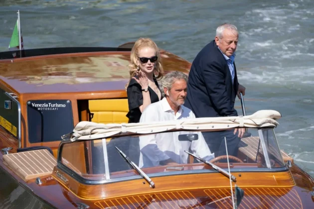 Nicole Kidman arriva al Lido