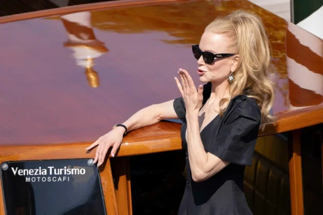 Nicole Kidman arriva al Lido