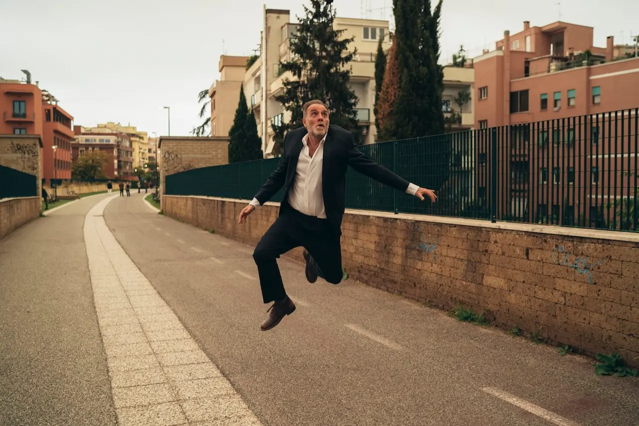 VALERIO MASTANDREA in Nonostante