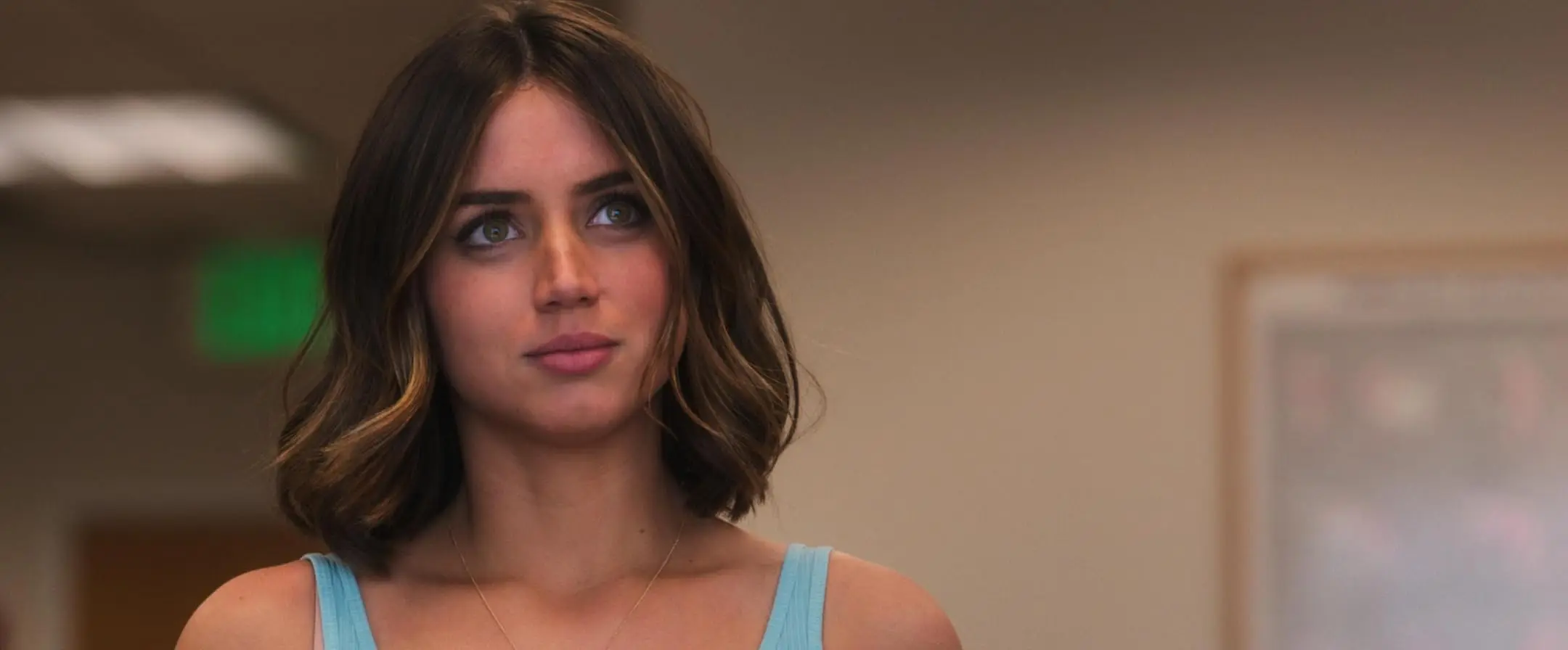 Ana de Armas in Trafficanti (2016)