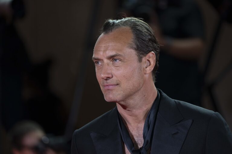 Jude Law conferma che interpreterà Vladimir Putin: “Un Everest da scalare”