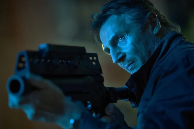 Blacklight, spiegazione del finale: come salva Travis la sua famiglia?
