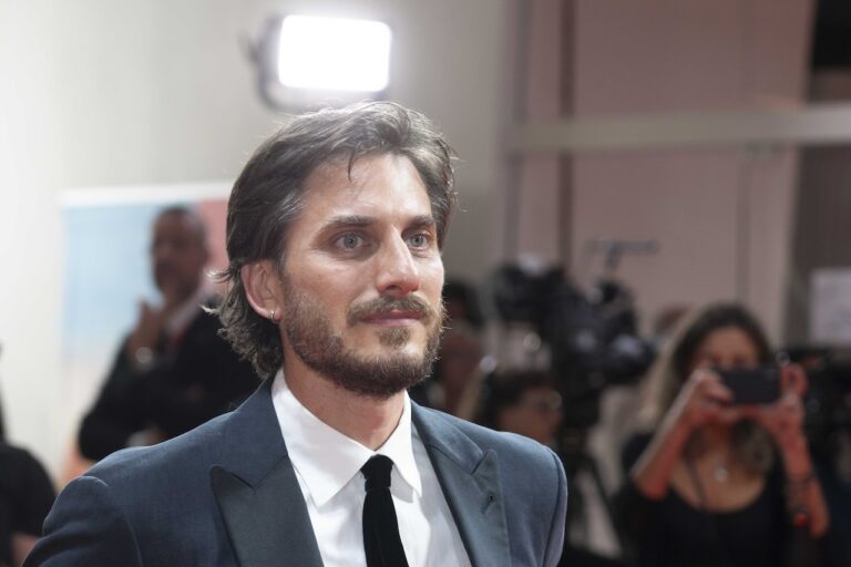 Luca Marinelli: 10 cose che forse non sai sull’attore