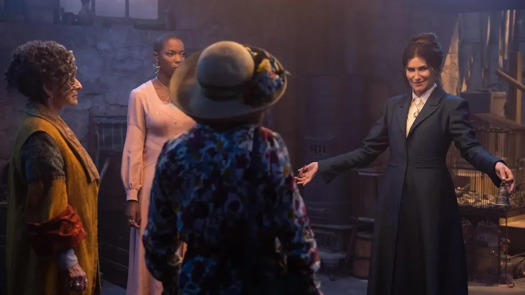 Patti LuPone, Debra Jo Rupp, Kathryn Hahn e Sasheer Zamata in Agatha All Along (2024)