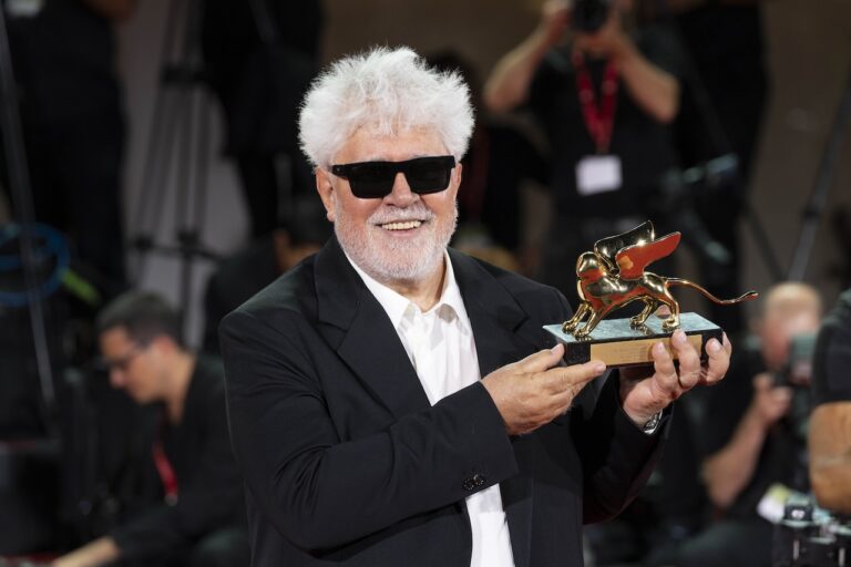 Festival di Venezia 2024, le foto dei premiati della Mostra