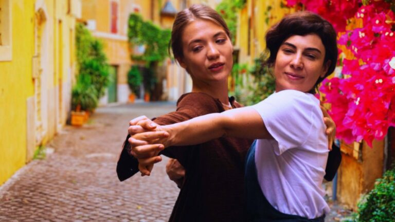 Venezia 81 – Premio del Pubblico Giornate degli Autori a Taxi Monamour di Ciro De Caro