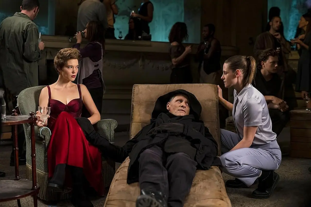 Viggo Mortensen, Kristen Stewart e Léa Seydoux in Crimes of the Future
