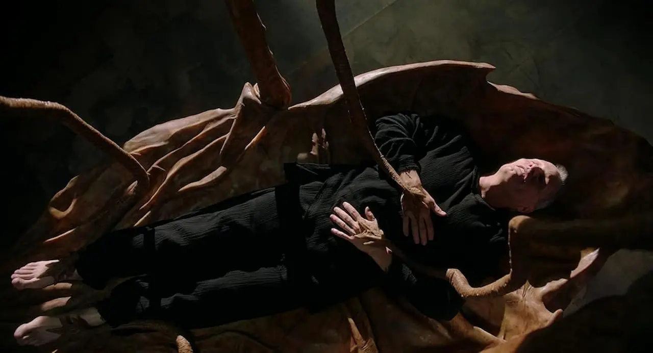 Viggo Mortensen in Crimes of the Future