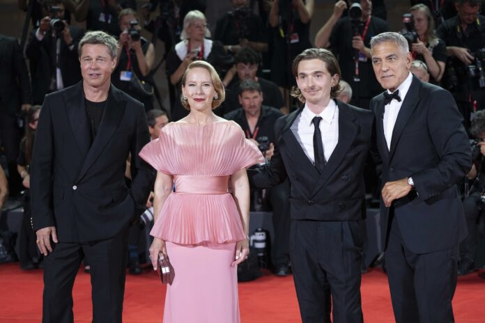 Il cast di Wolfs a Venezia 81