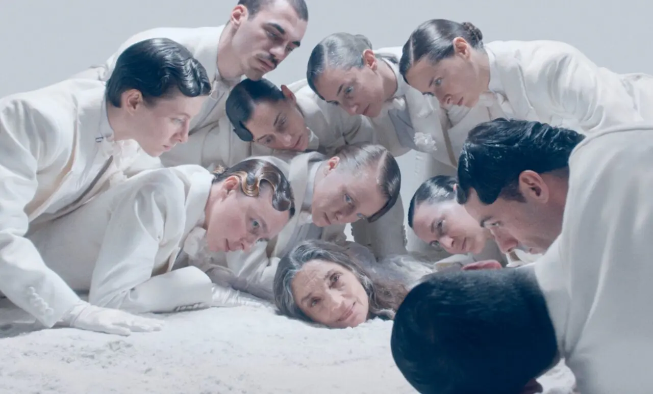Ángela Molina in Polvo Seràn