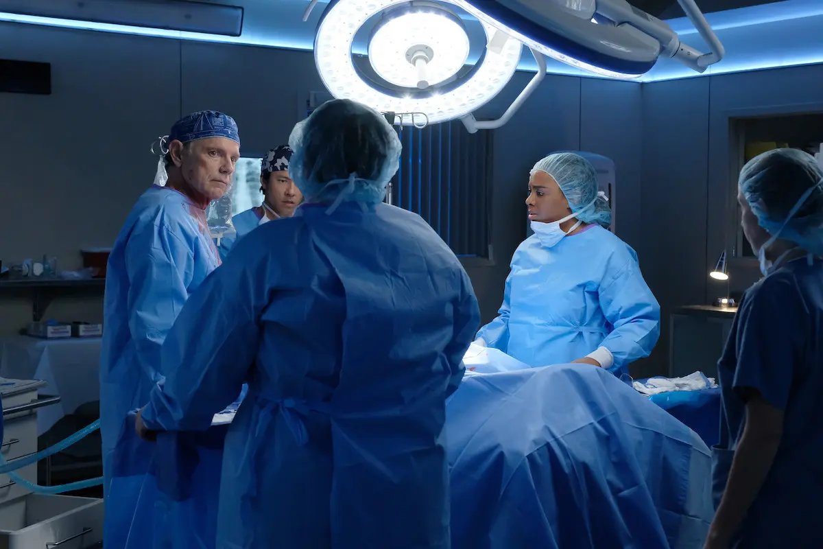 Bruce Greenwood nei panni di Randolph Bell in The Resident