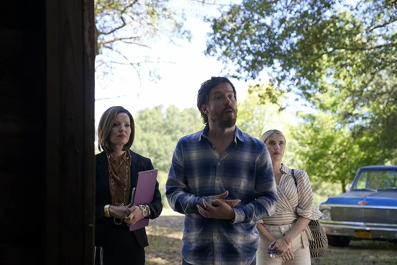 John Gallagher Jr., Emma Roberts e Kate Arrington in Abandoned - La fattoria maledetta
