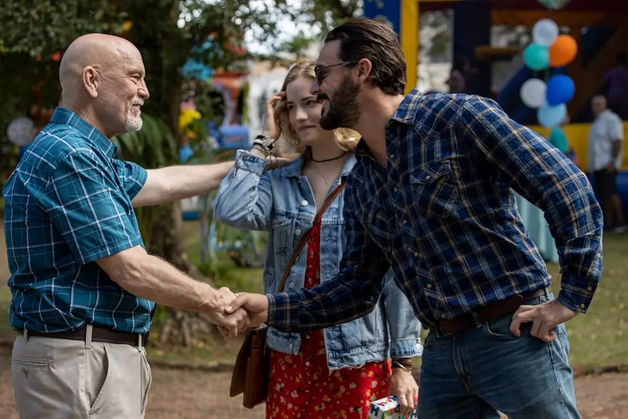 John Malkovich, Jack Huston e Willa Fitzgerald in Wash Me in the River