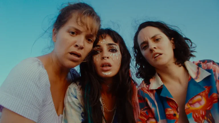 Le donne al balcone – The Balconettes: recensione del film di e con Noémie Merlant #RoFF19