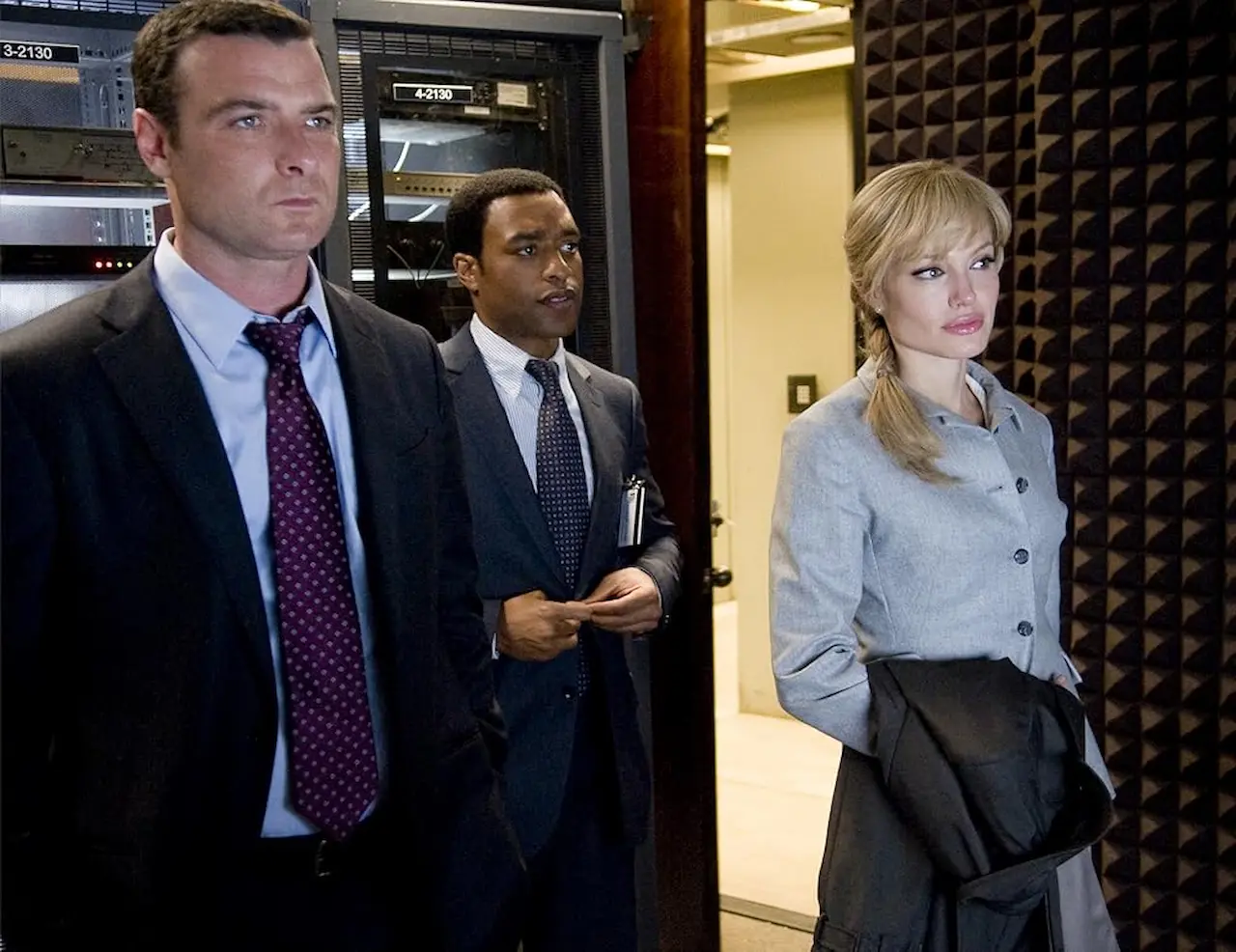 Liev Schreiber, Angelina Jolie e Chiwetel Ejiofor in Salt