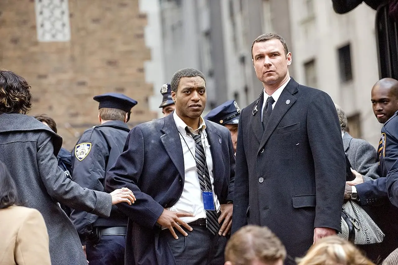 Liev Schreiber e Chiwetel Ejiofor in Salt