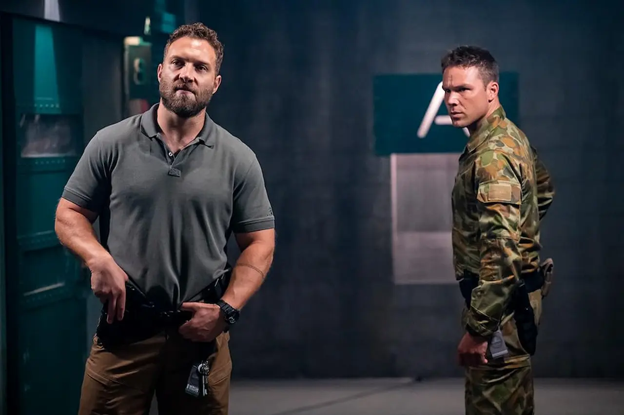 Lincoln Lewis e Jai Courtney in Black Site - La tana del lupo