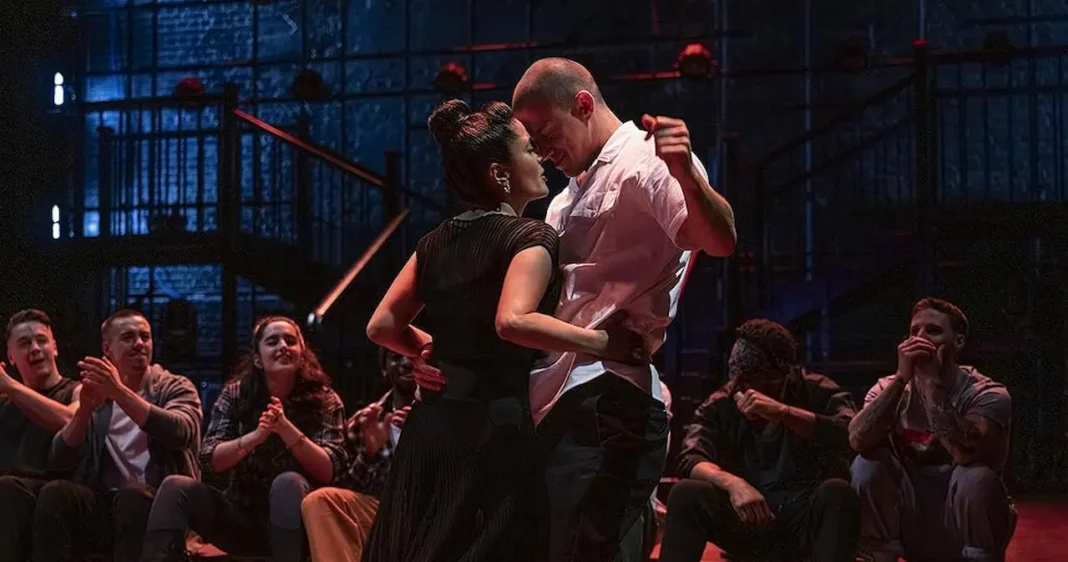 Salma Hayek e Channing Tatum in Magic Mike - The Last Dance