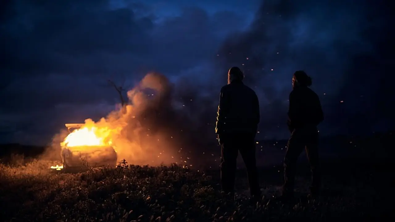 Sean Harris e Joel Edgerton in The Stranger