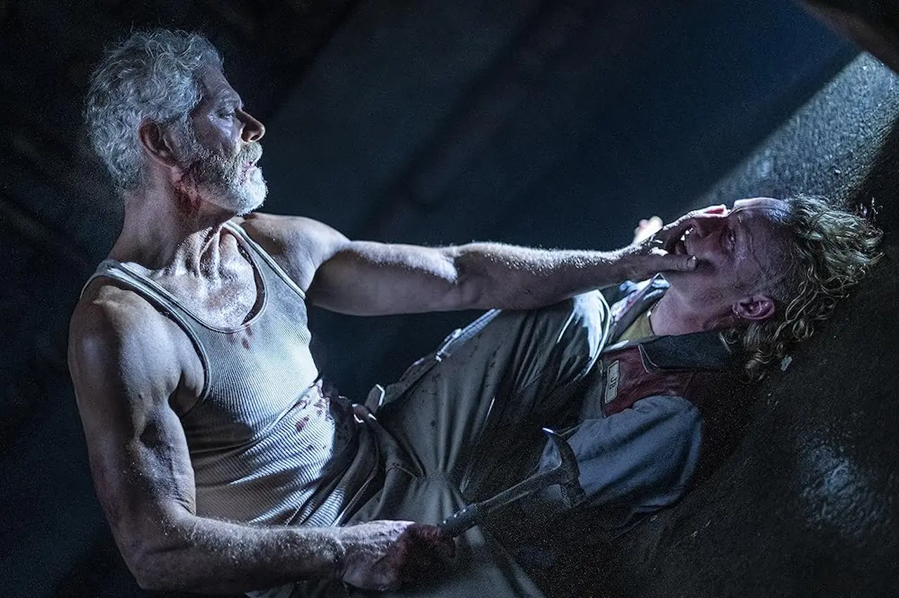 Stephen Lang e Adam Young in L'uomo nel buio - Man in The Dark