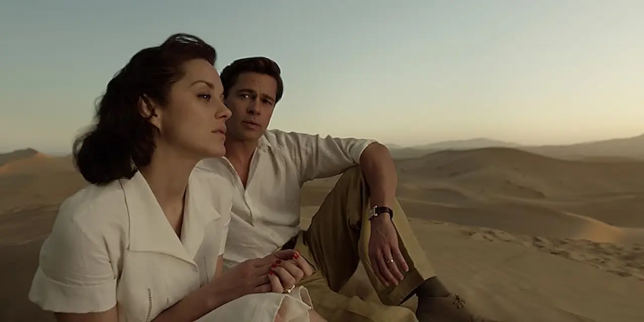 Brad Pitt e Marion Cotillard in Allied - Un'ombra nascosta