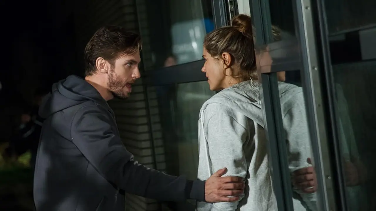 Dan Stevens e Charity Wakefield in Kill Switch - La guerra dei mondi