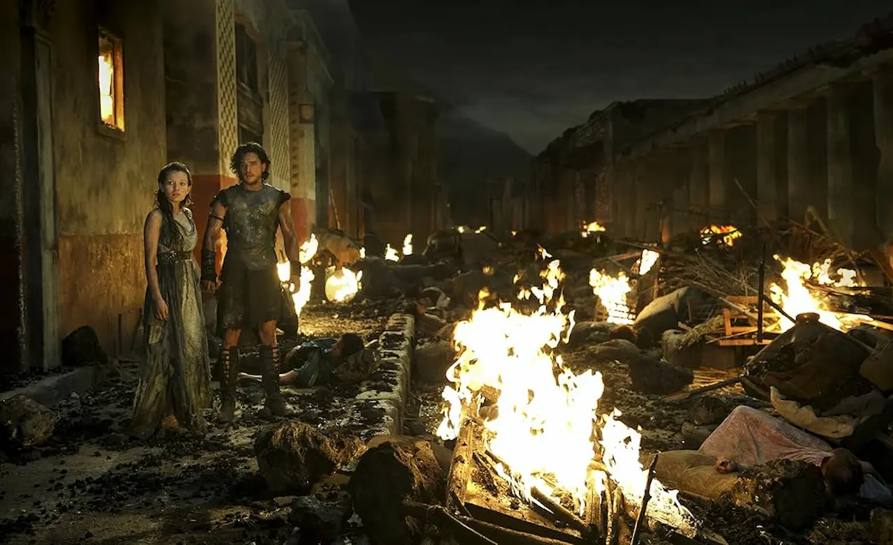 Emily Browning e Kit Harington in Pompei