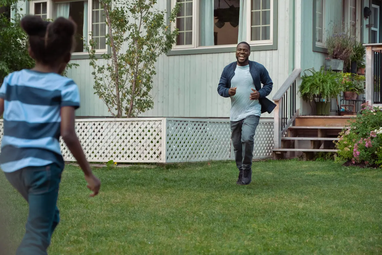 Melody Hurd e Kevin Hart in Un padre